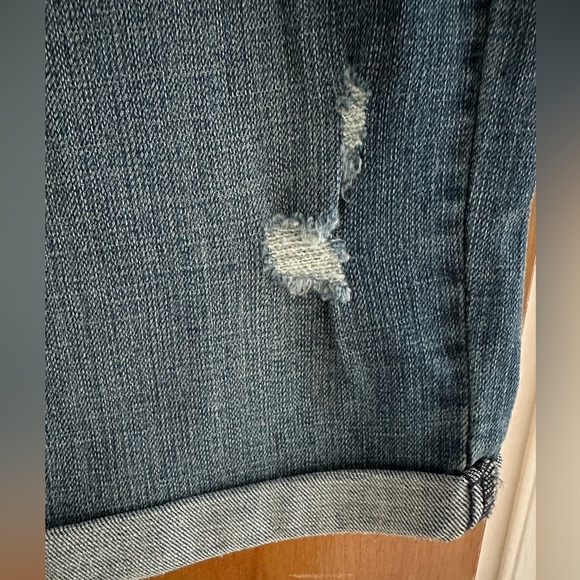 Levi’s midrise Bermuda jean shorts with destruction, size 33, NWT - Picture 5 of 7